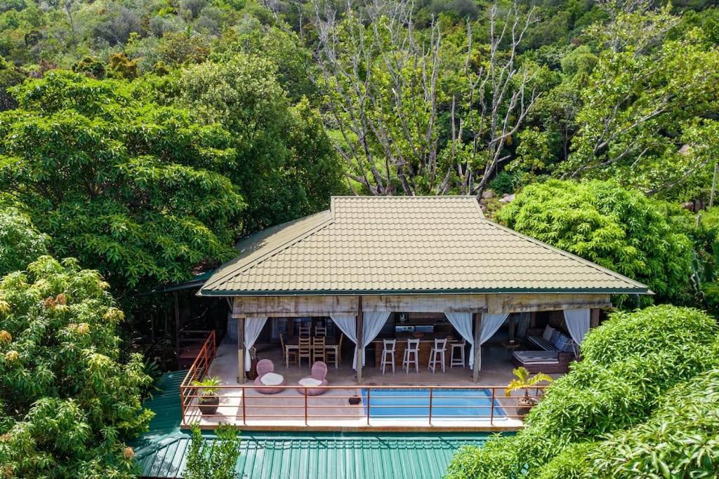 La Pointe Beach Huts Баи-Сейнт-Энн Экстерьер фото