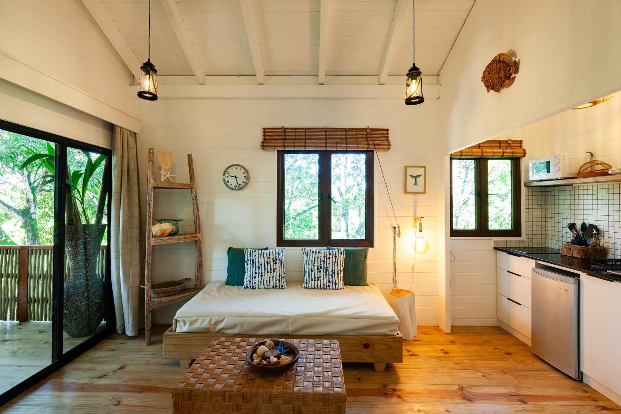 La Pointe Beach Huts Баи-Сейнт-Энн Экстерьер фото